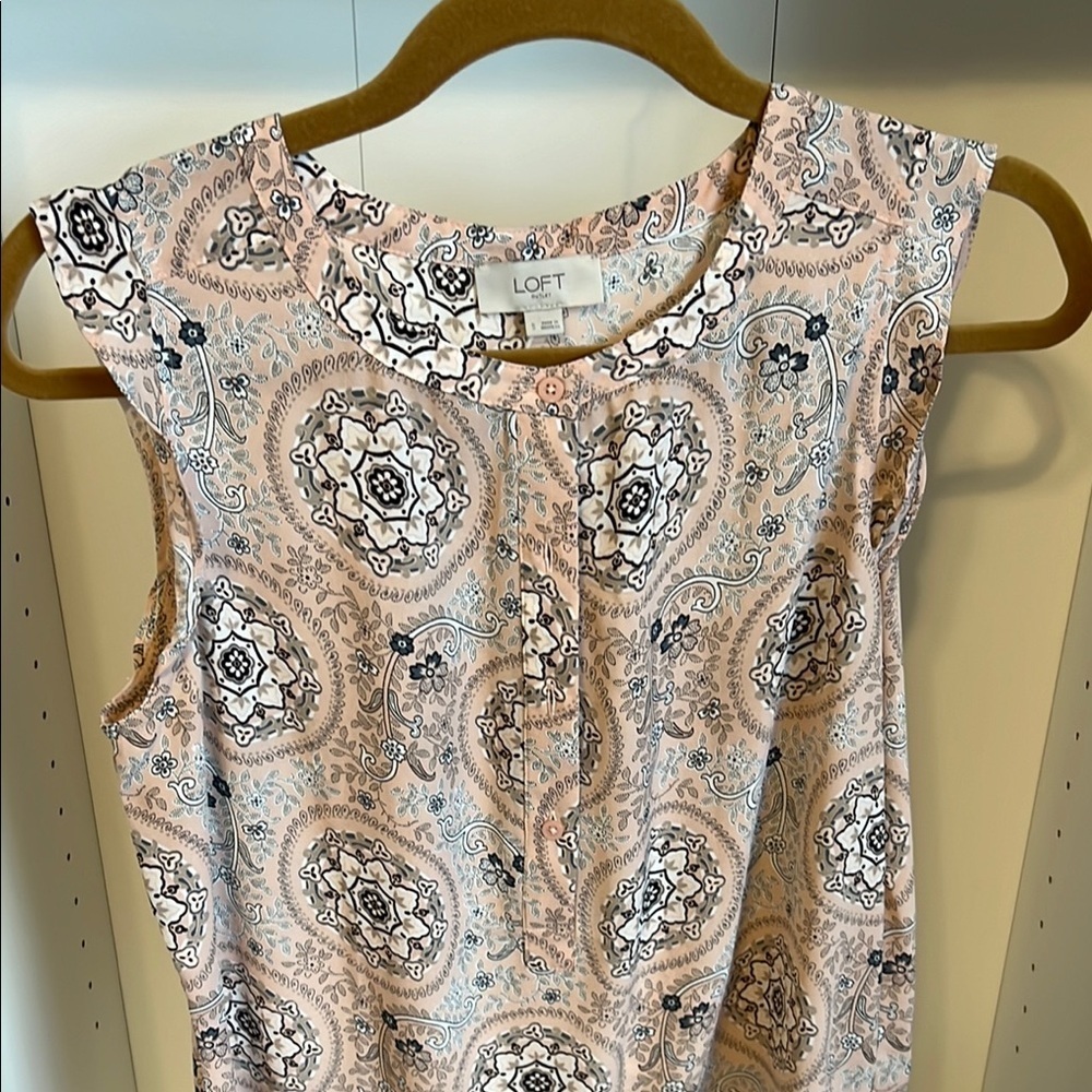 LOFT Cream Sleeveless Tank Top with Round Neckline - Picture 3 of 3